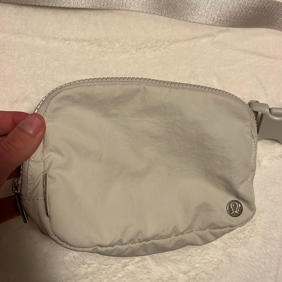 Lululemon Belt Bag White - Picture 2 of 4